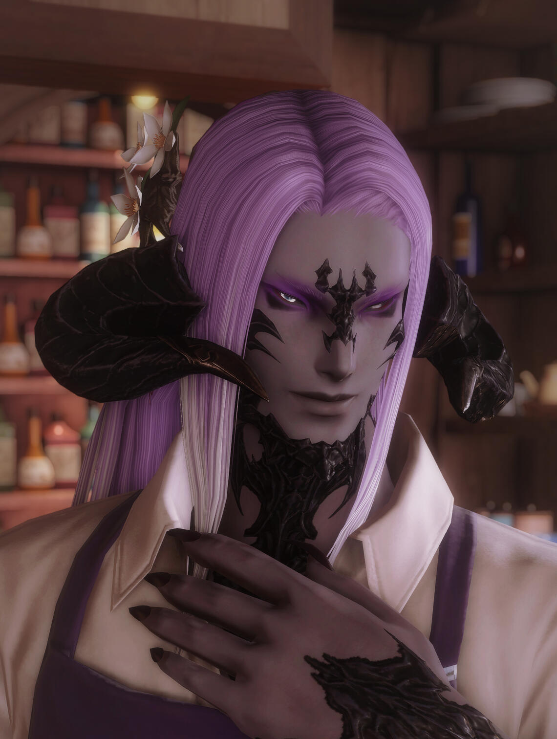 An Au Ra man with eye makeup.